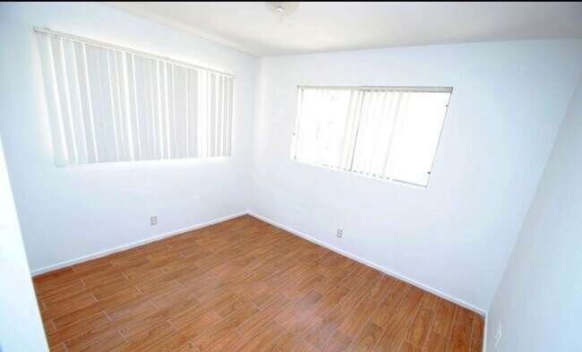 Building Photo - 2 bedroom 2 bathroom House In Apple Valley, Ca