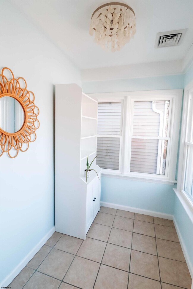 Building Photo - 129 N Derby Ave