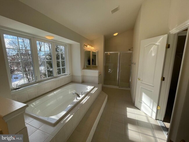 Building Photo - 21330 Meadow Field Ct