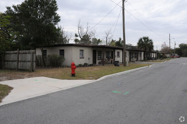 Primary Photo - 1086 Hibiscus Ct