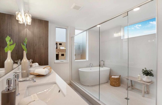 Building Photo - Modern Wallingford/Fremont Home with Rooftop Views & Designer Finishes