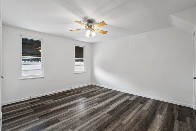 Building Photo - 17 E Sherman St