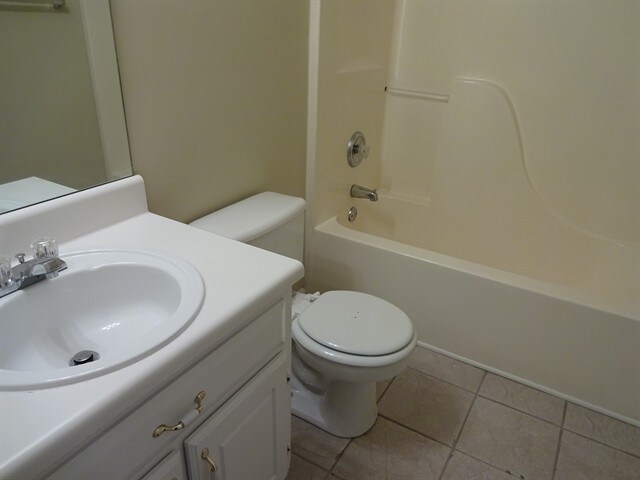 Building Photo - 210 Summer Hill Cir