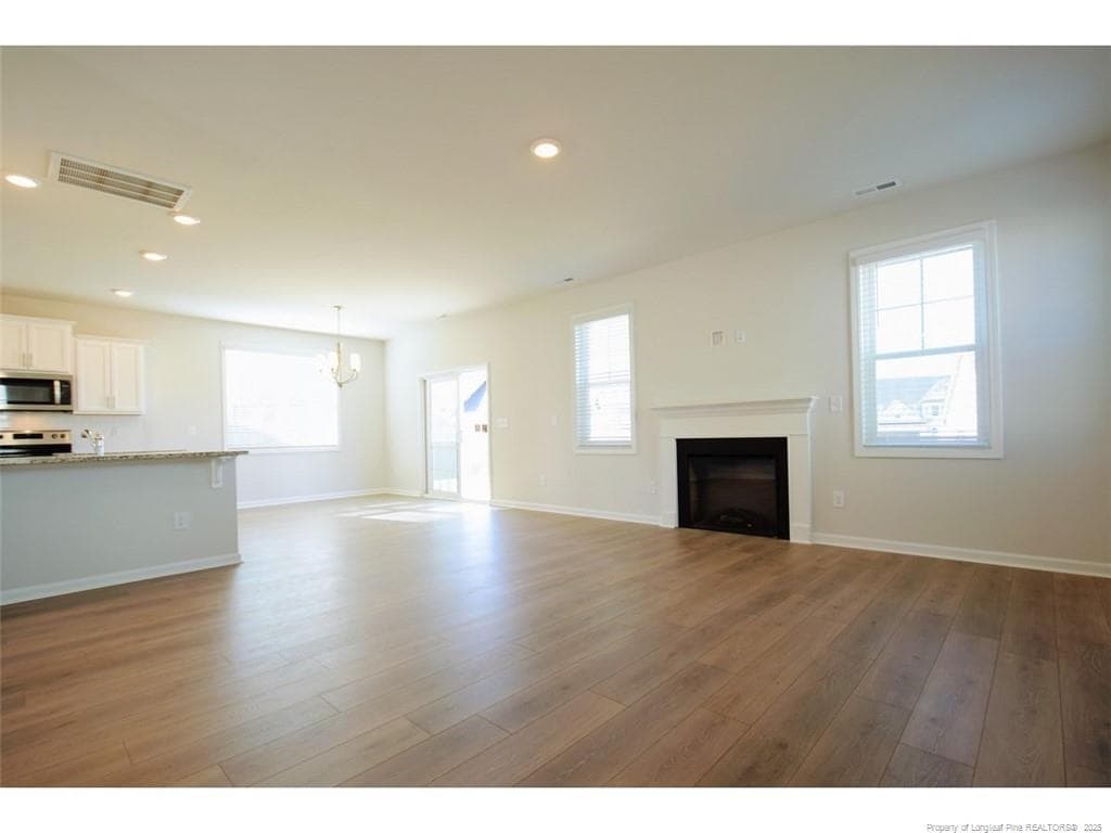 Living Room - 331 Brentmoor Dr