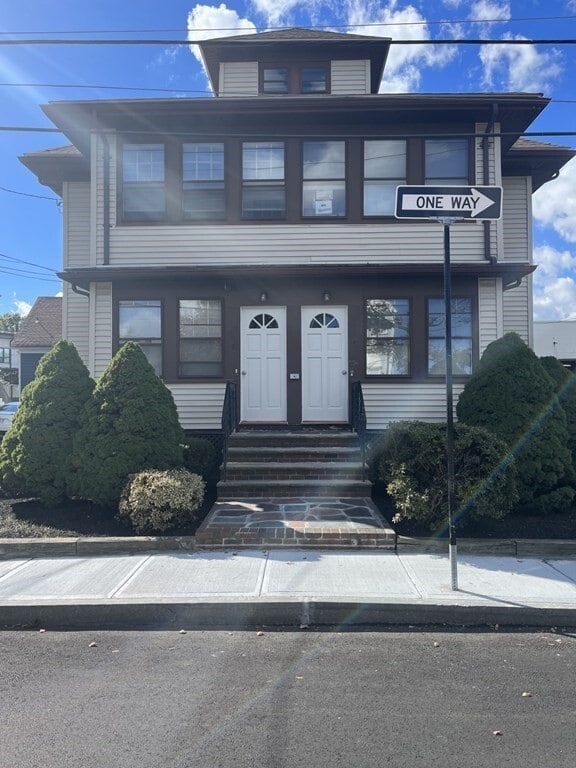 Primary Photo - 11 Phipps St