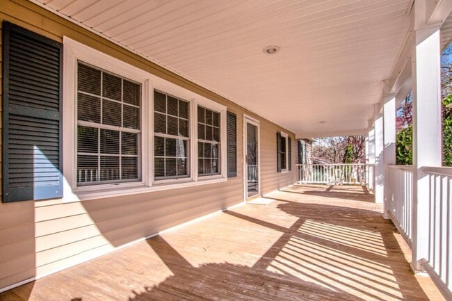 Building Photo - 2089 Rock Springs Cir