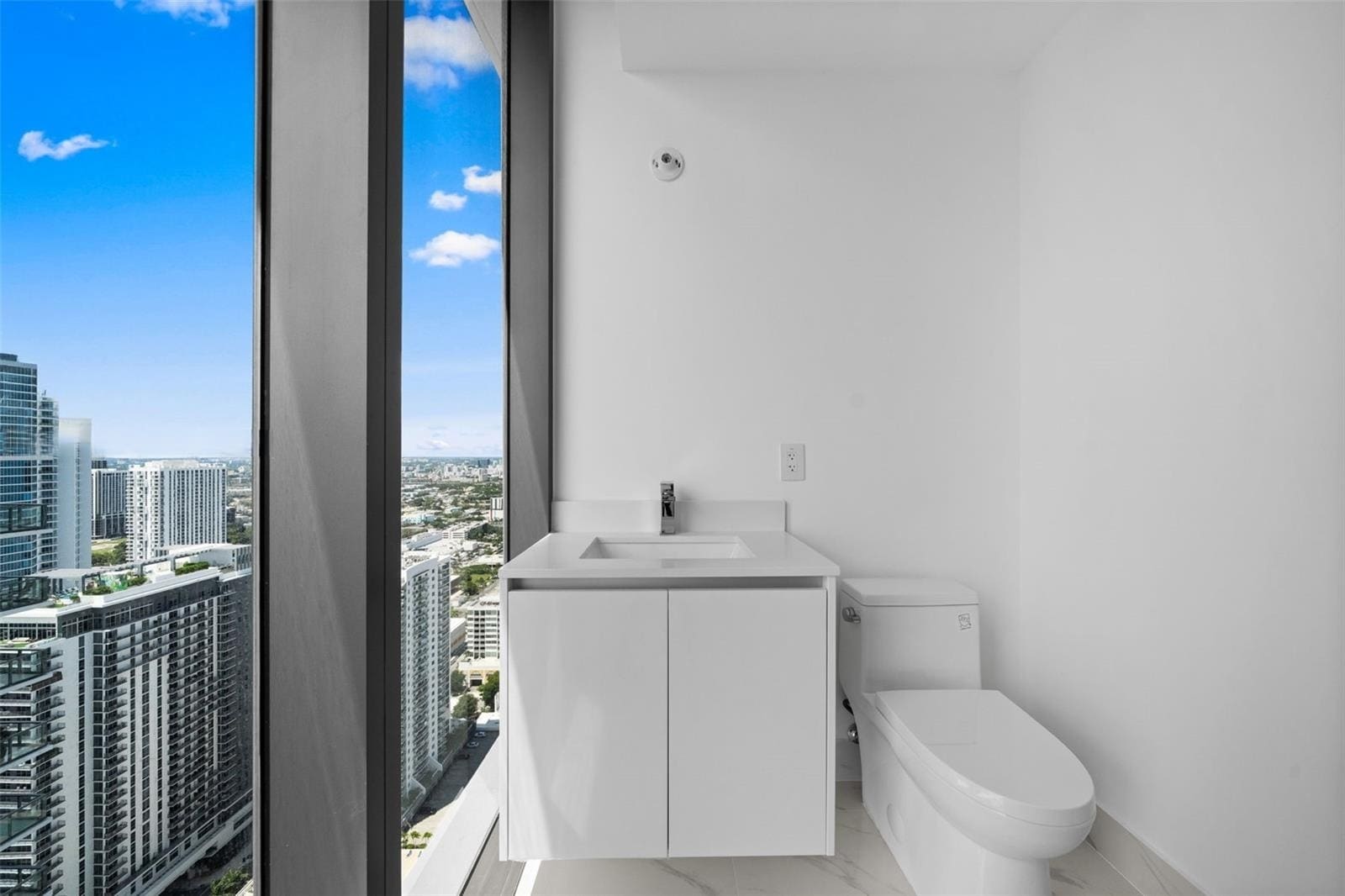 Building Photo - 700 NE 24th St