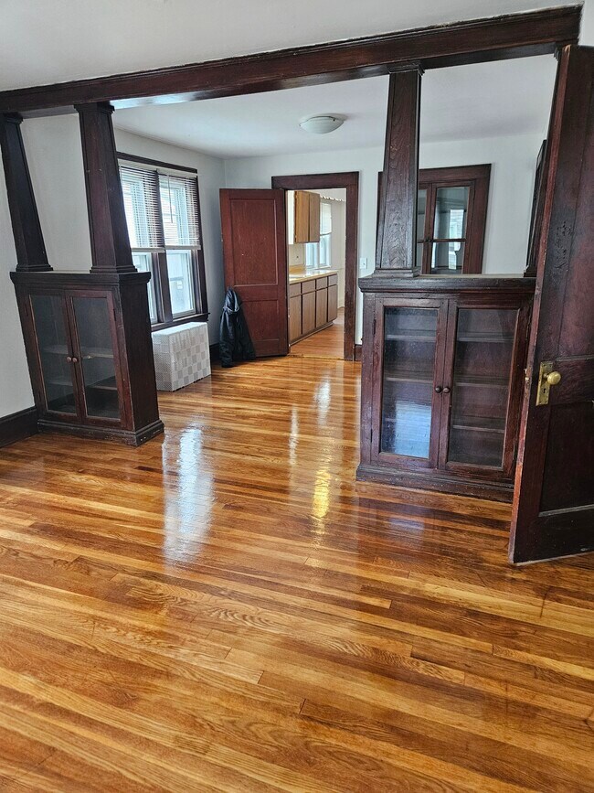 Building Photo - 96 Central St