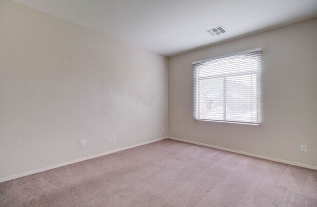 Building Photo - 5659 S 239th Dr