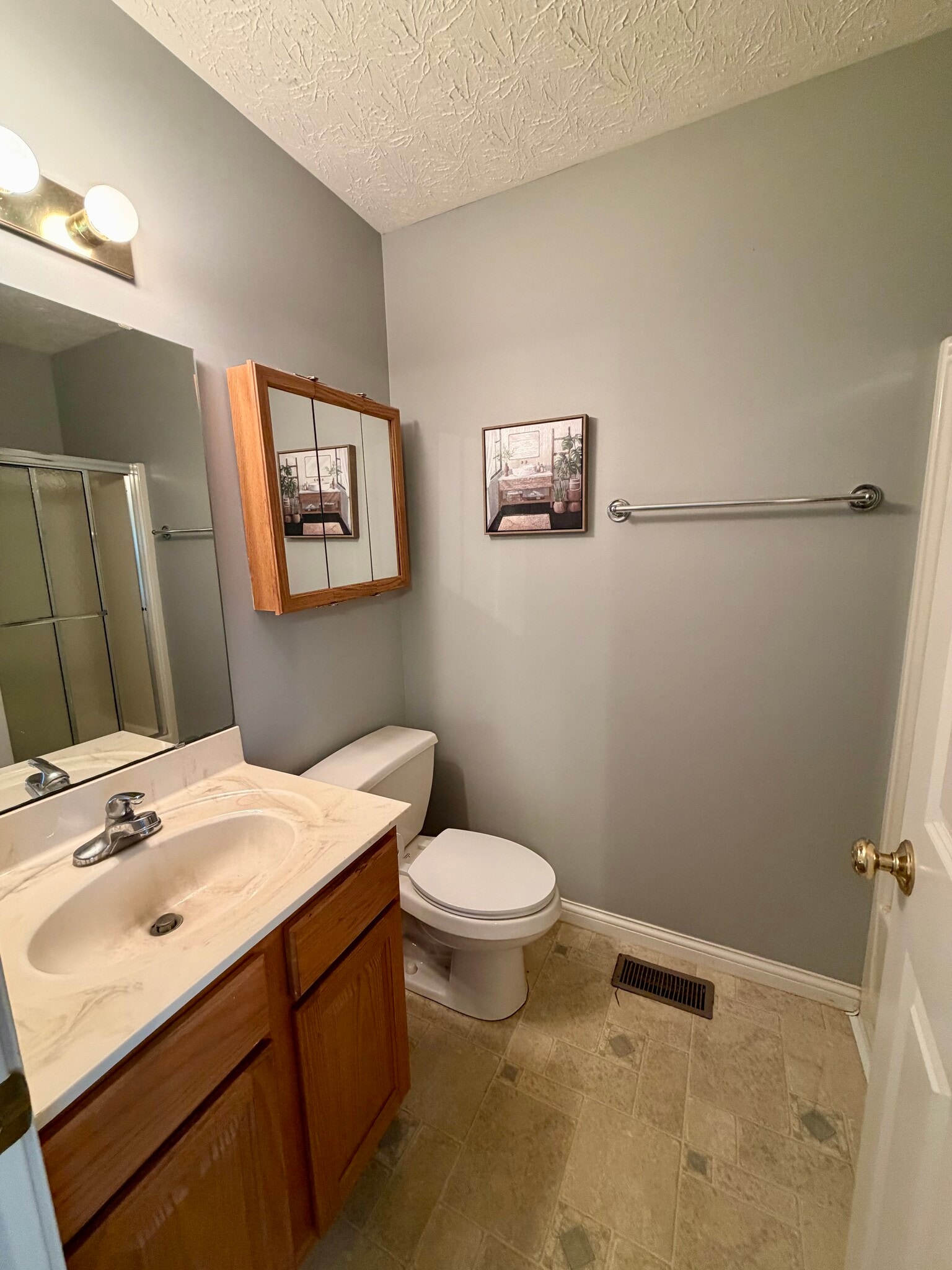 master bedroom full bath - 1402 Crusade Dr