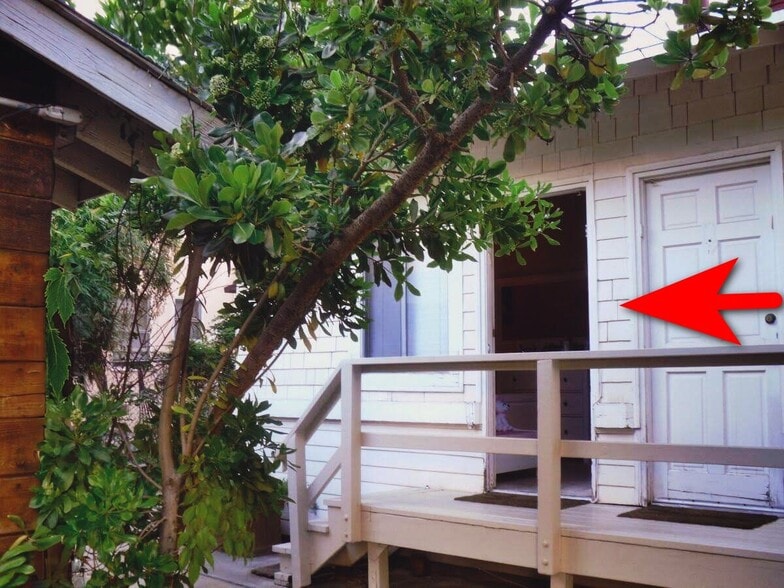 Building Photo - 1837 N Berendo St