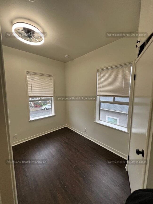 Building Photo - Experience the charm of Napa, CA living in this one-bedroom, one-bathroom apartment. Available now!!