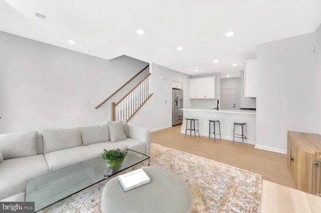 Building Photo - 606 Parker Blvd