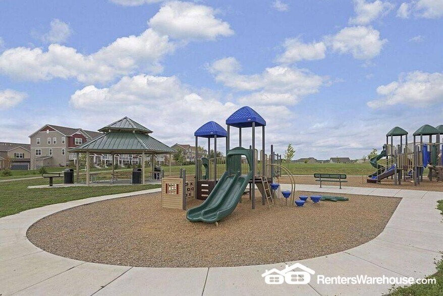 Building Photo - 9580 Madison Dr