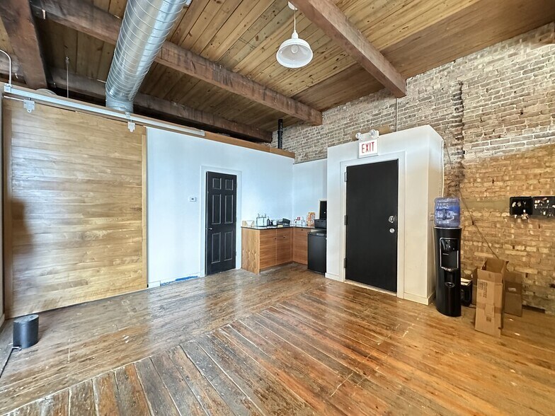 Building Photo - 3124 W Carroll Ave