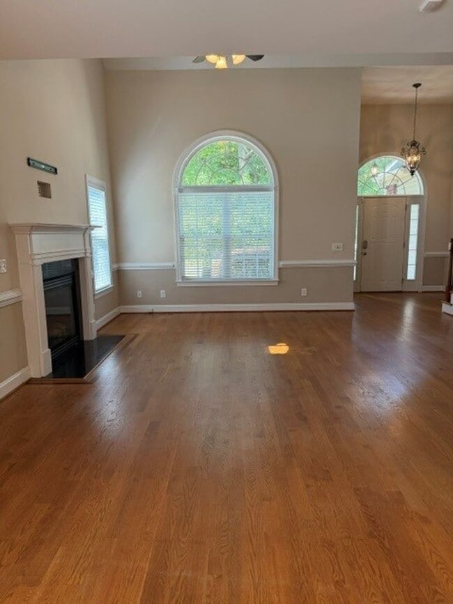 Building Photo - 4 Bed/2.5 Bath Home - Desirable Glen Laurel Subdivision - CBA School District