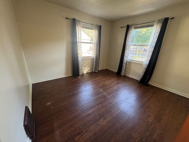 Building Photo - Charming 2BR 1 BA Unit • Carport • Fenced Yard in Independence