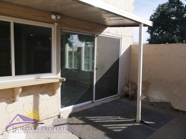Building Photo - 3 Bed 2.5 Bath 1,380 sqft Townhome in Carm...