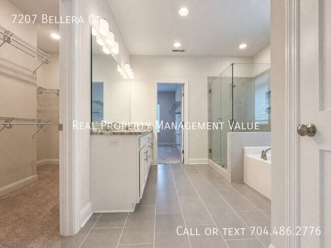 Building Photo - 7207 Bellera Ct