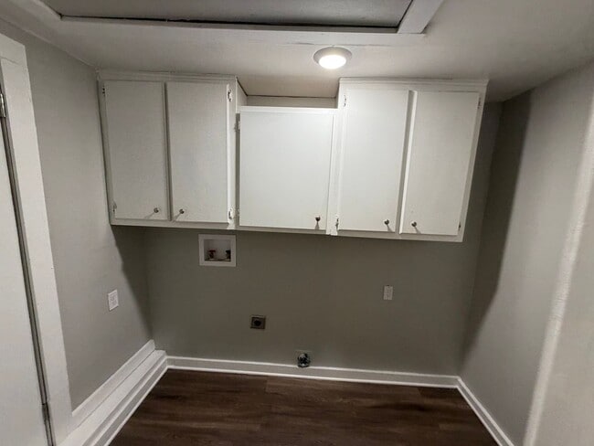 Building Photo - 6360 Greenbriar Dr