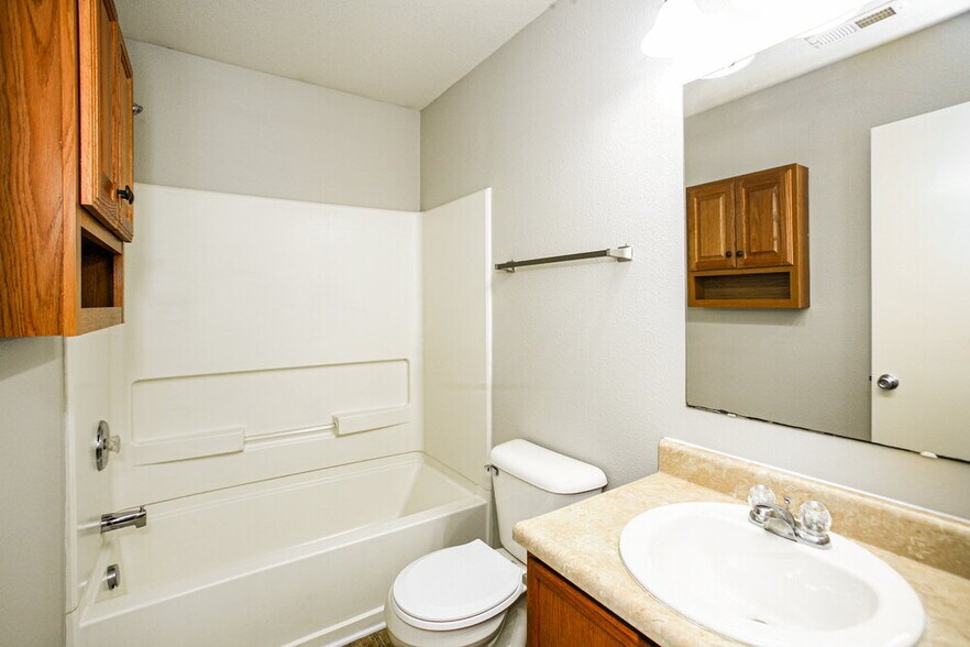 Building Photo - 15442 Gallow Ln