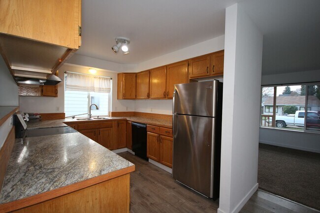 Building Photo - Updated Tacoma Home with Spacious Layout & Fully Fenced Yard