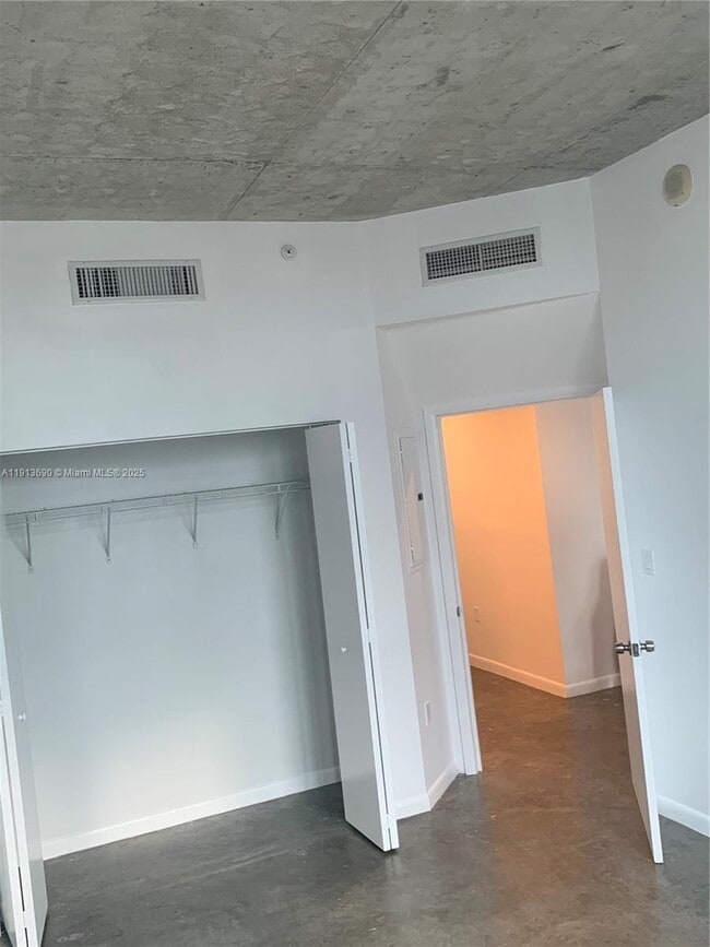 Building Photo - 133 NE 2nd Ave