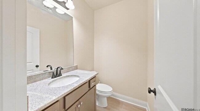Building Photo - 7211 Kenilworth Crossing Ave