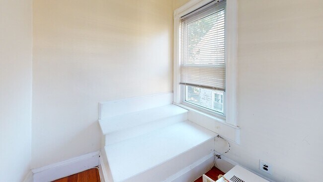 Building Photo - 47 Fairbanks St