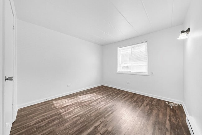 Building Photo - 5129 W Roosevelt Rd