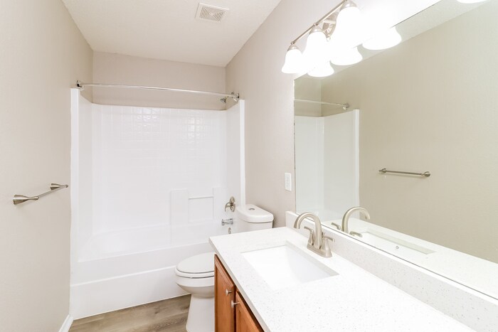 Building Photo - 525 Linacre Dr