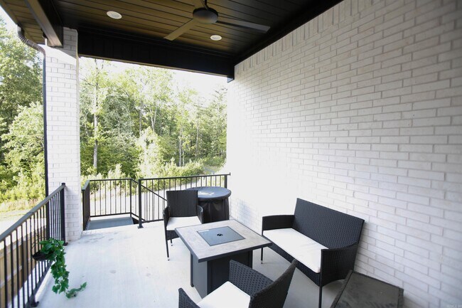 Building Photo - 65 Saffron Cir