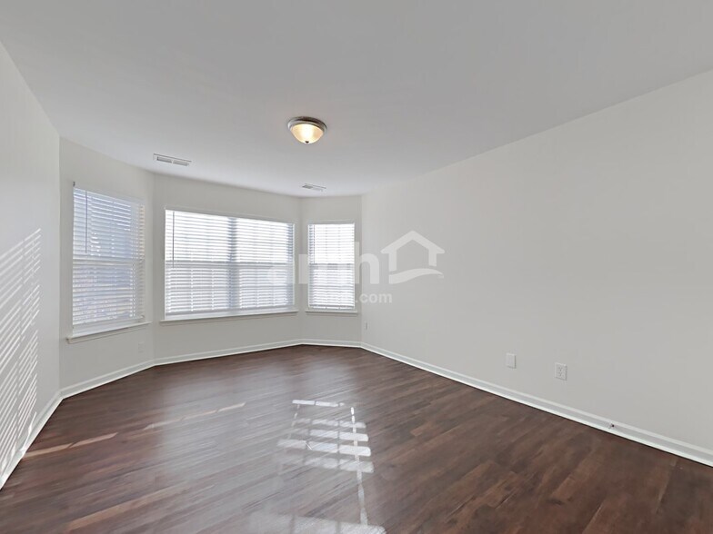 Building Photo - 7207 Tanners Creek Dr