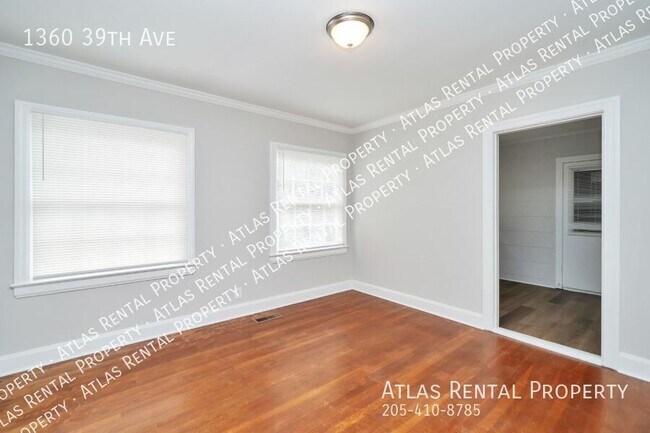 Building Photo - 1360 39th Ave E