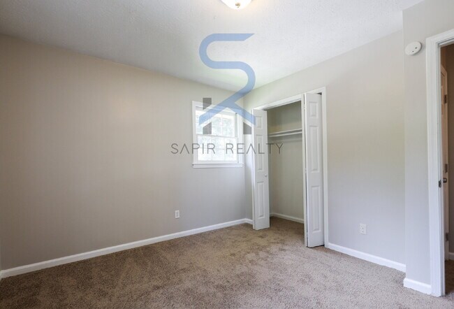 Building Photo - Move in before October 15th and get $100 O...