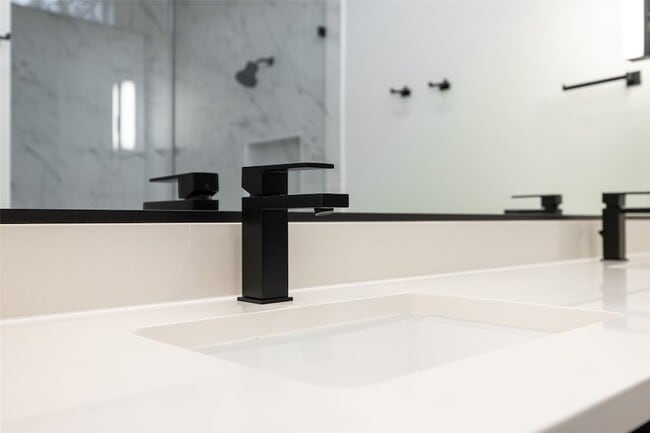 Building Photo - 416 Grandview Ave