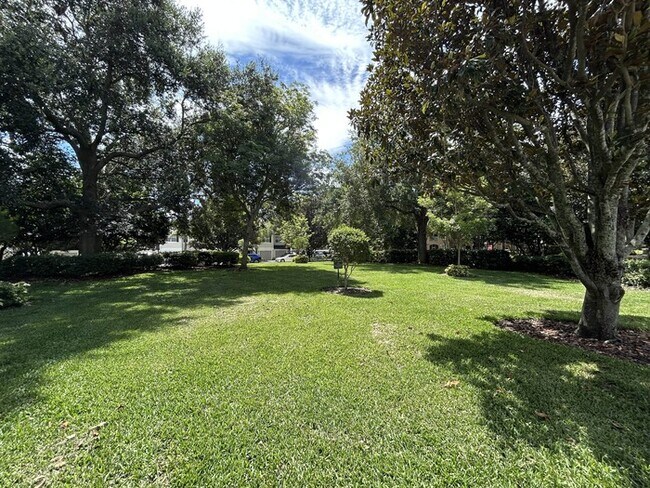 Building Photo - Spacious 2/2 Condo in Gated Orlando Commun...