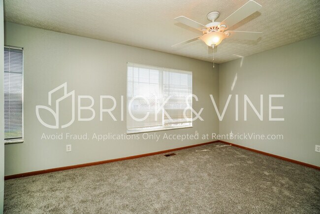 Building Photo - 950 Radbourne Dr