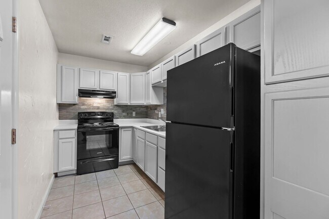 Building Photo - 215 Marigold Ln