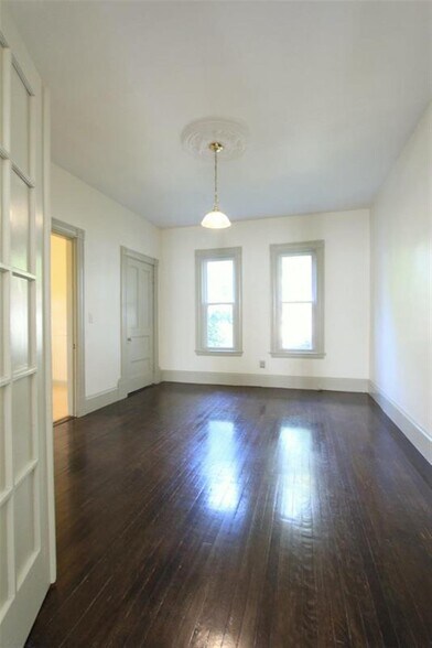 Building Photo - 12 Saginaw Ave