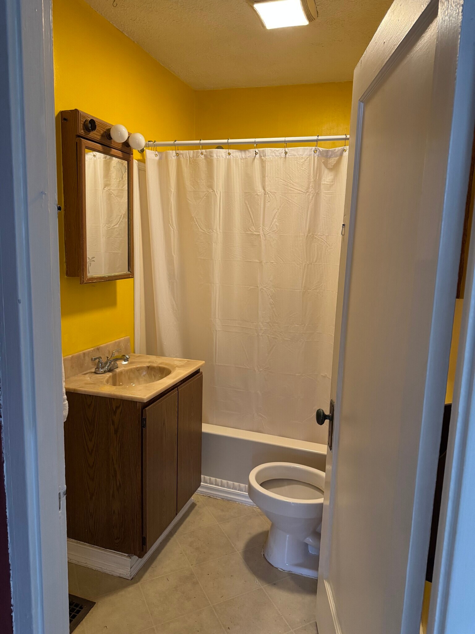 Building Photo - 619 Riverside Dr