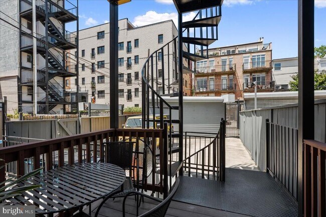 Building Photo - 2106 10th St NW