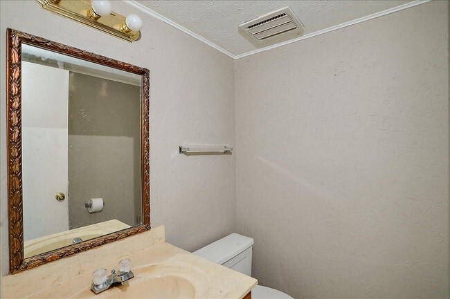 Building Photo - 14 Shore Dr