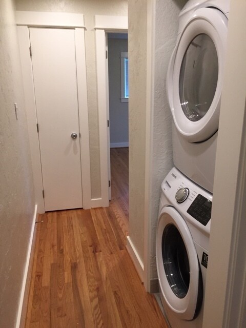 Building Photo - Modern Remodel 2br 1000sqft Private/End un...