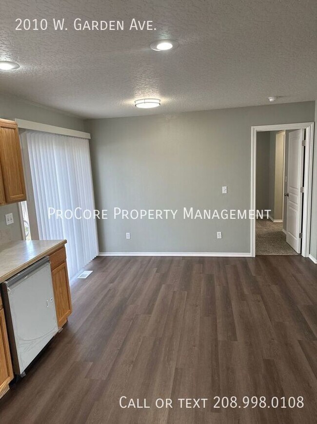 Building Photo - $2195/Month: Spacious 4-Bed, 2.5-Bath Home with 3-Car Garage on Expansive Lot