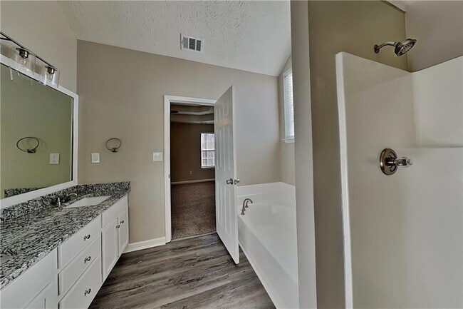 Building Photo - 110 Chartres St