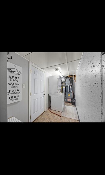 Building Photo - 1627 Dolman St