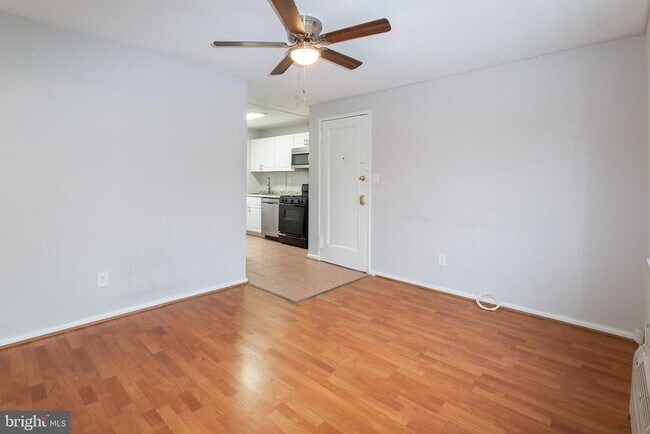 Building Photo - 2415 Ontario Rd NW