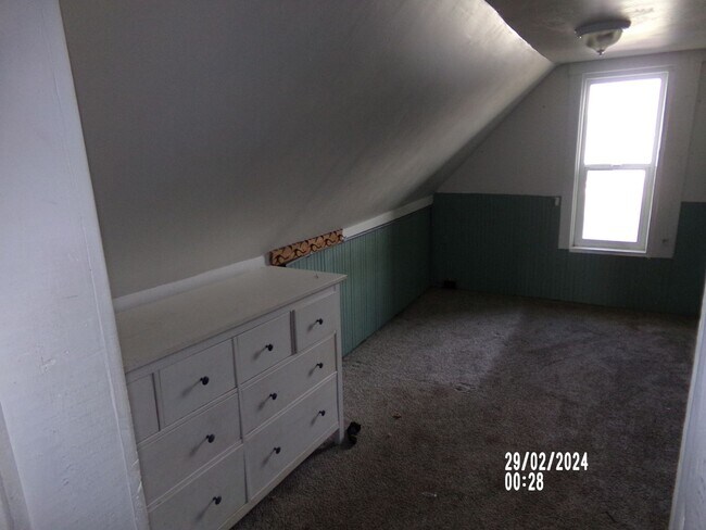 Building Photo - 4bd 1ba Home