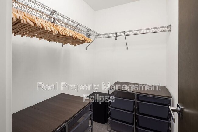 Building Photo - 1761 19th Ave S